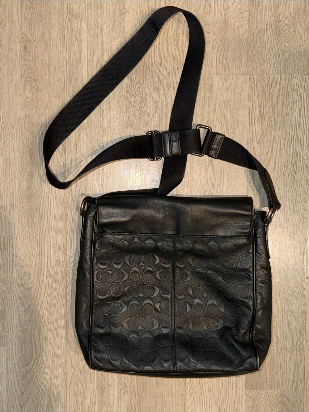 Coach Men's black Leather Signature Messenger Bag with Adjustable Strap